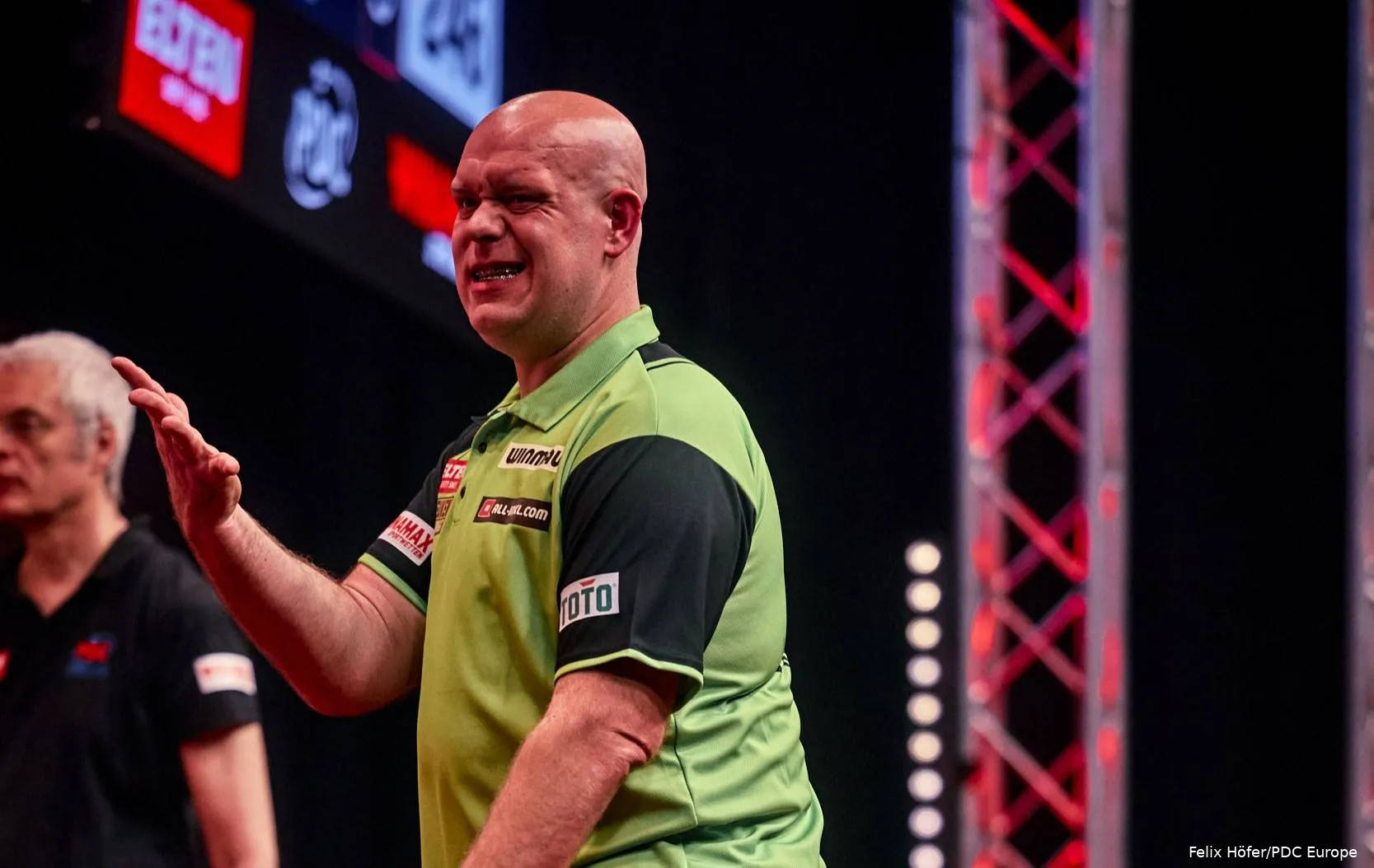 "That was badly needed" Revitalized Michael van Gerwen delights Vincent van der Voort after